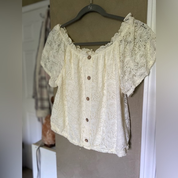 white laced blouse with brown buttons - Picture 2 of 3